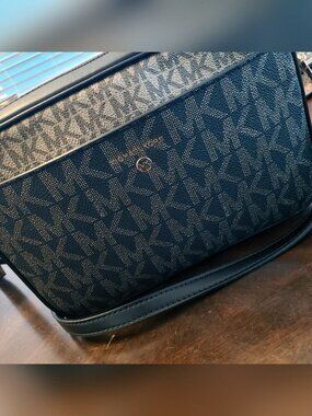 Michael Kors Jet Set Charm East West Camera Crossbody Black/Gold HARD TO FIND